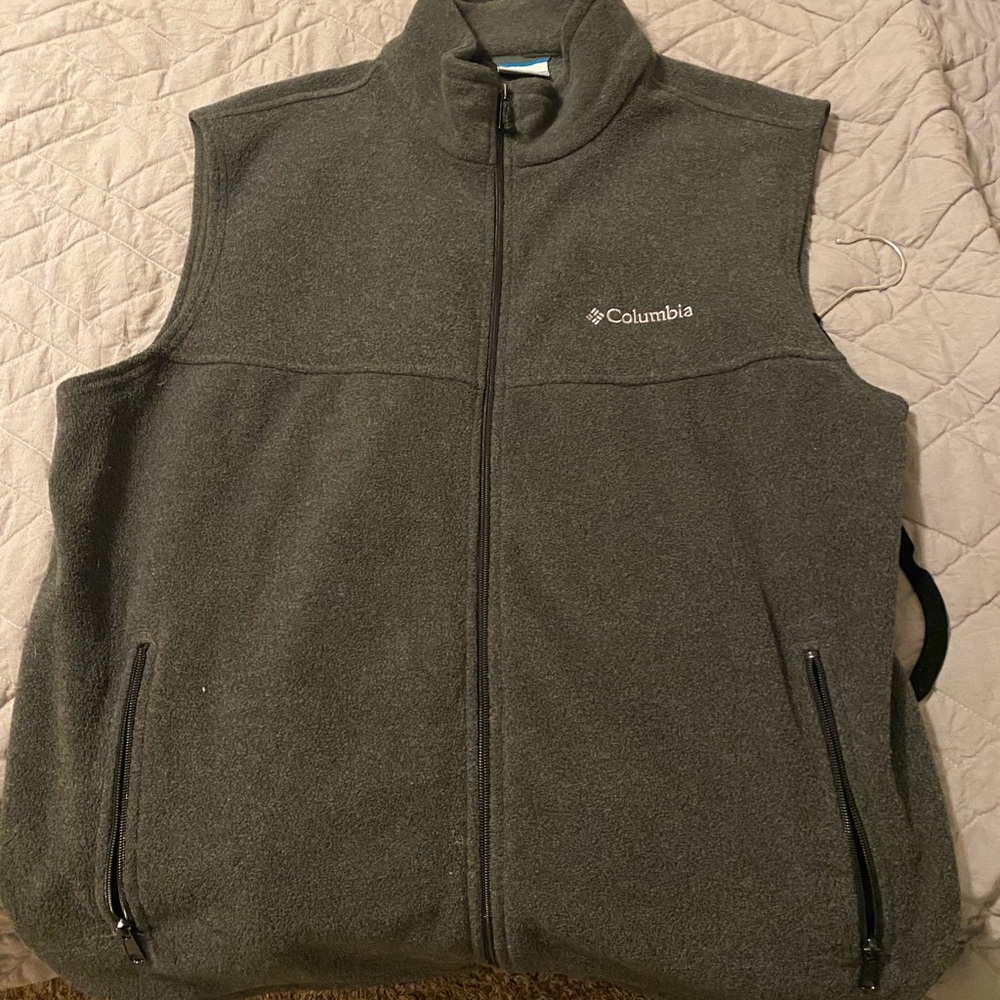 Large Columbia Sweater Vest